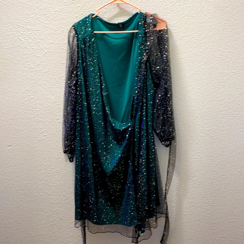 Lantern sleeve, Sparkling wrap dress, green